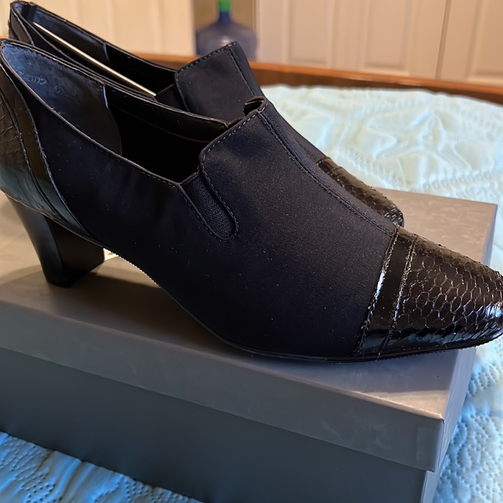 Walking Cradles Black Heels